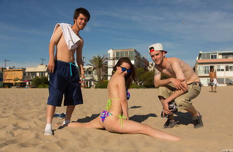 Zishy are excited to present you with a xxx picture gallery showcasing Elizabeth Marxs demonstrating well-done shape