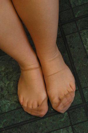 Stockings VR invite you to explore free photos featuring Minnie and Mary demonstrating beautiful body